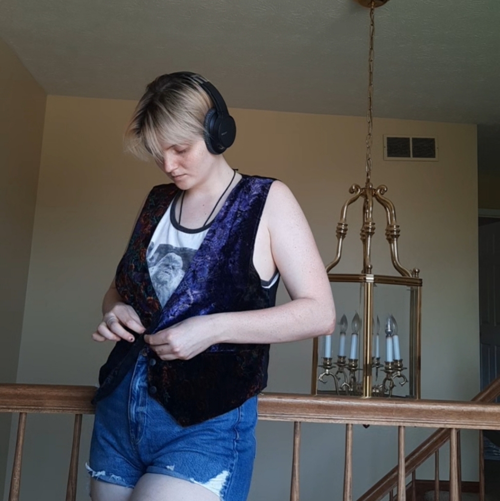 VINTAGE Multi-Patterned Vest. - Picture 5 of 5